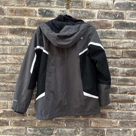 The North Face Hyvent ski Jacket with zippered fleece. - Picture 3 of 3
